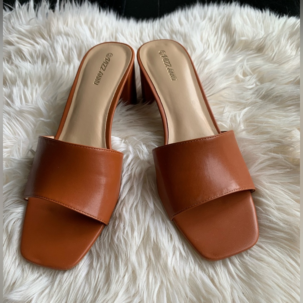 Brown vegan leather slip-on sandals  size: 8.5 - Picture 3 of 5
